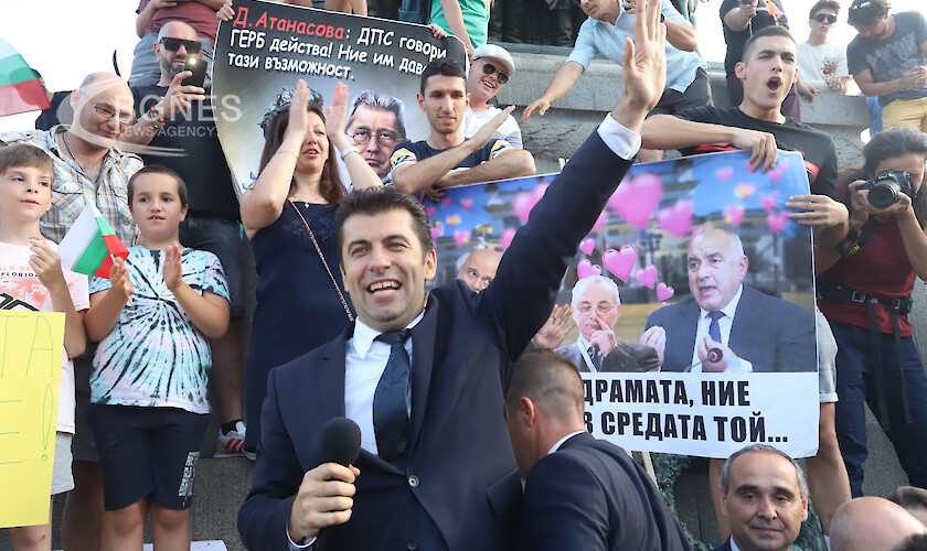Петков пред поддржувачите: За Слави довидување, а Борисов ќе го стигнат гревовите