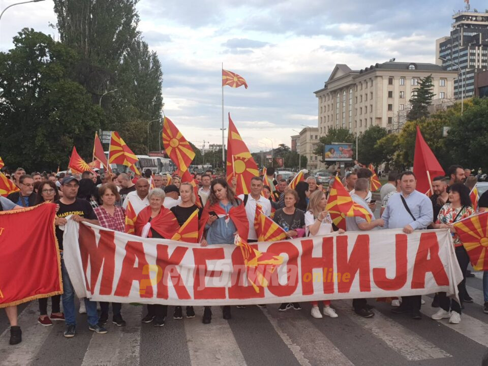 Река народ се упатува кон Владата, почнува големиот протест на ВМРО-ДПМНЕ