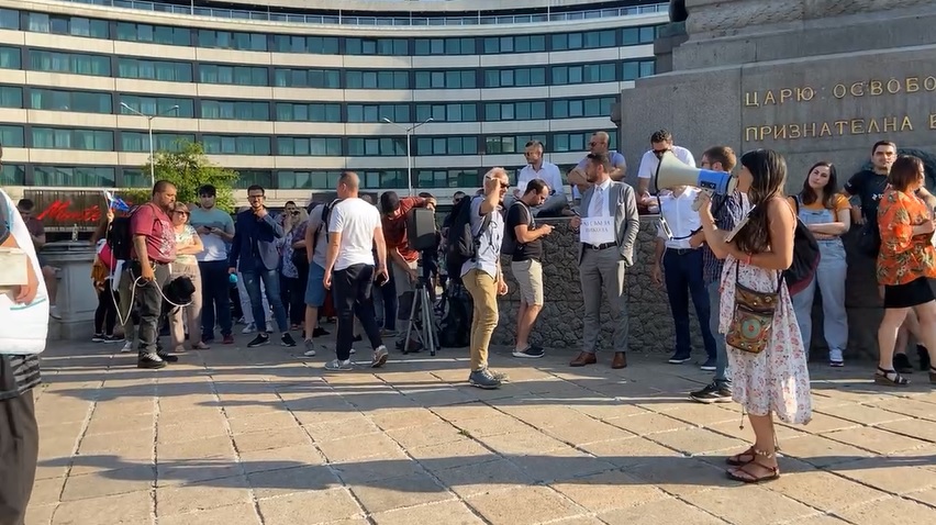 Во Софија протест пред парламентот за поддршка на разрешениот Минчев