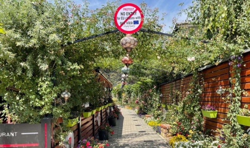 Ресторан во Приштина им забрани влез на државјани на ЕУ без косовска виза