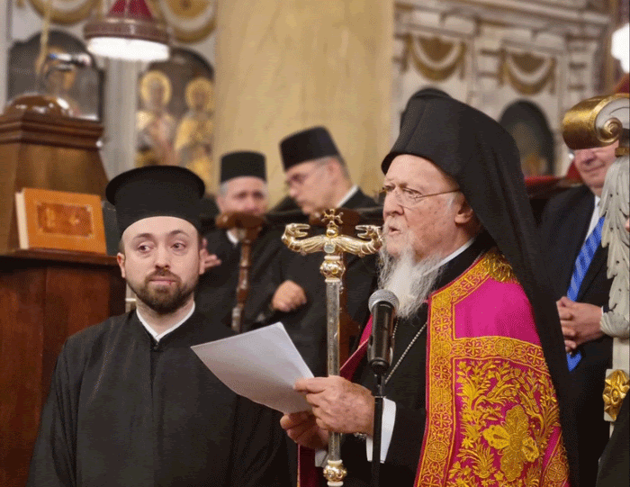 Патријархот Вартоломеј на архиепископот Срефан му го предаде Патријаршискиот акт за примање во богослужбено и канонско единство на ОА
