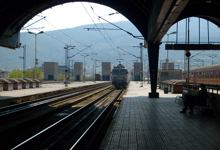 Дојава за бомба во железничка станица во Скопје: Врие од полиција, вработените и патниците се евакуирани