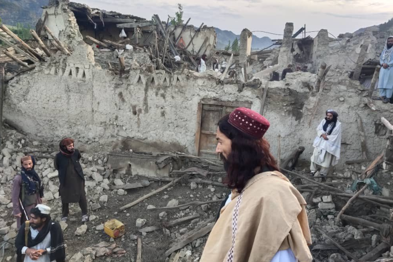 Талибанците бараат помош по силниот земјотрес во кој загинаа најмалку 1.000 луѓе