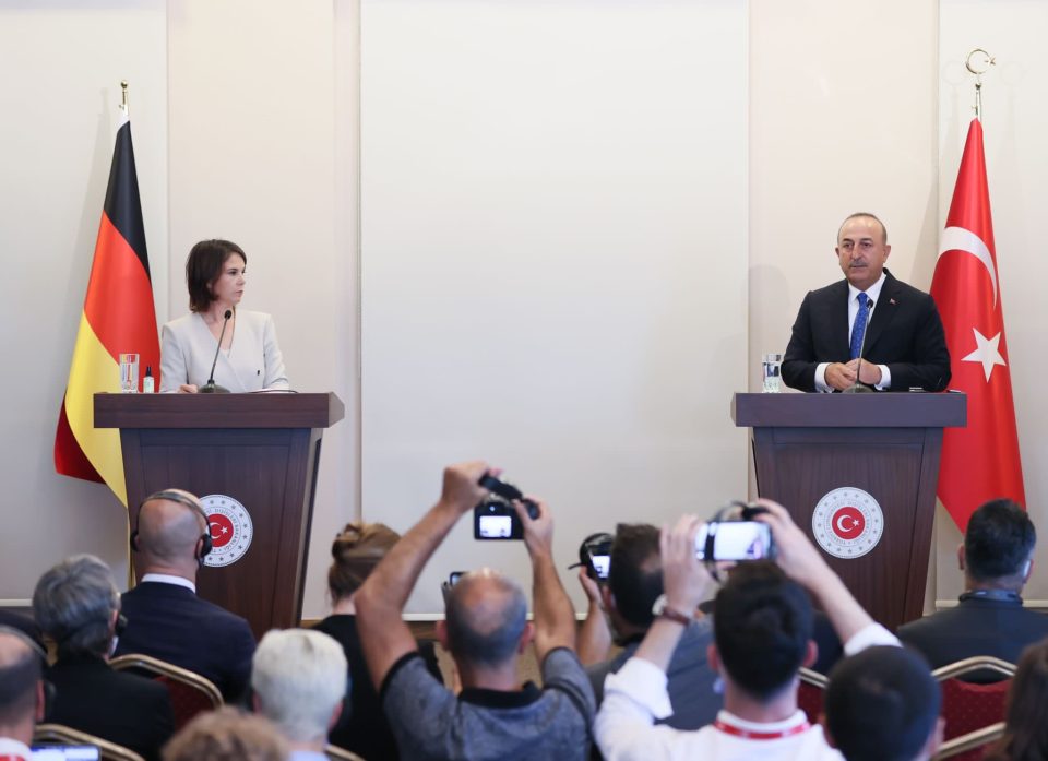 Баербок и Чавушоглу се скараа поради Грција на прес конференција