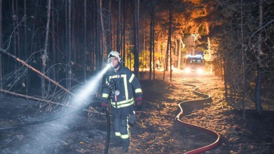 Стотици луѓе се евакуирани поради шумски пожари во Германија