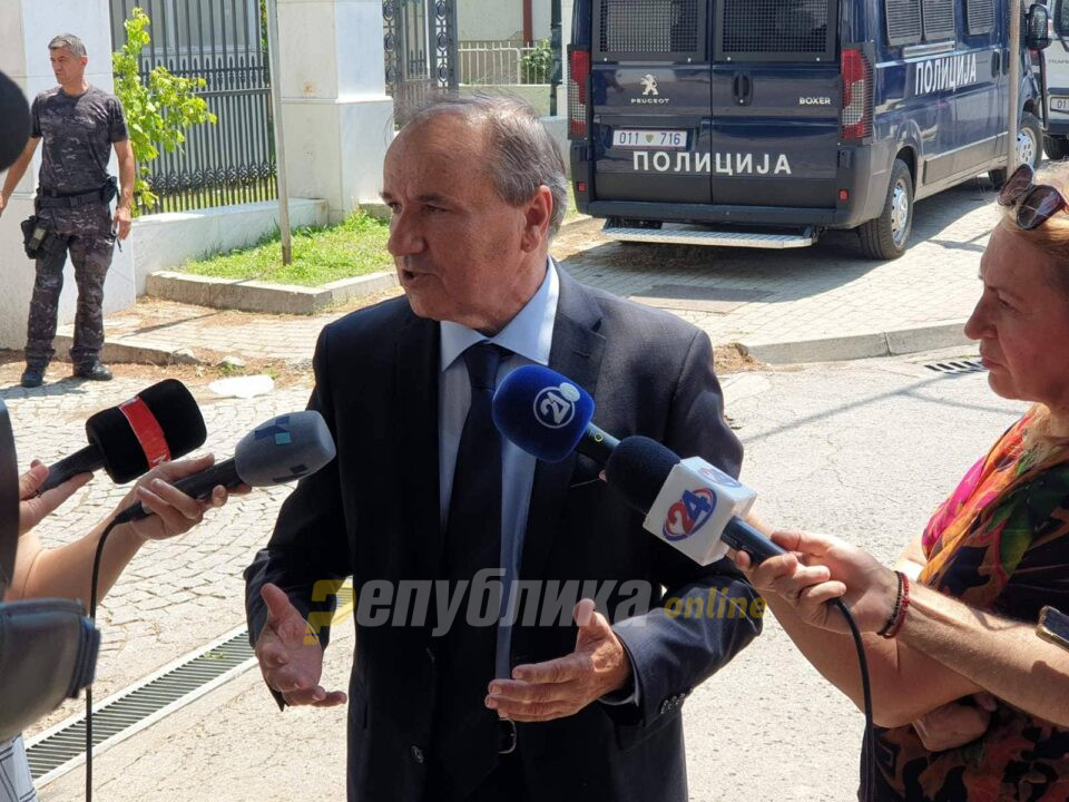 Трајанов бара Владата да го укине балансерот за вработување Албанци во државната админитрација