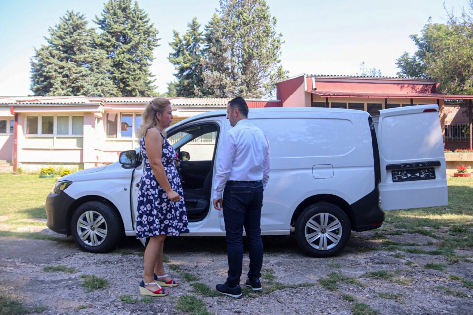 Стефковски: Обезбедивме ново возило за детската градинка во Ченто