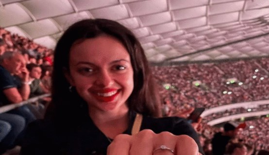 „Ја попитав и не ме пошљака“: Македонски репрезентативец ја запроси девојката на концерт