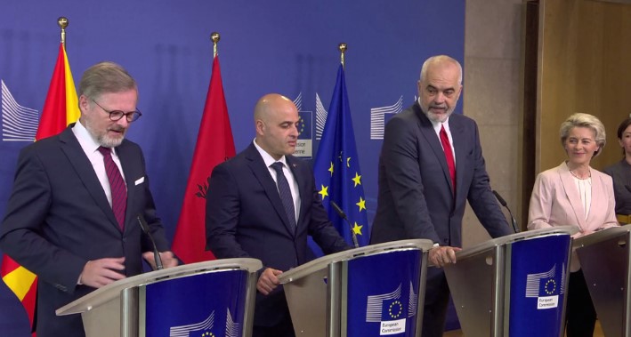 Kовачевски го честиташе почетокот на преговорите на Албанија