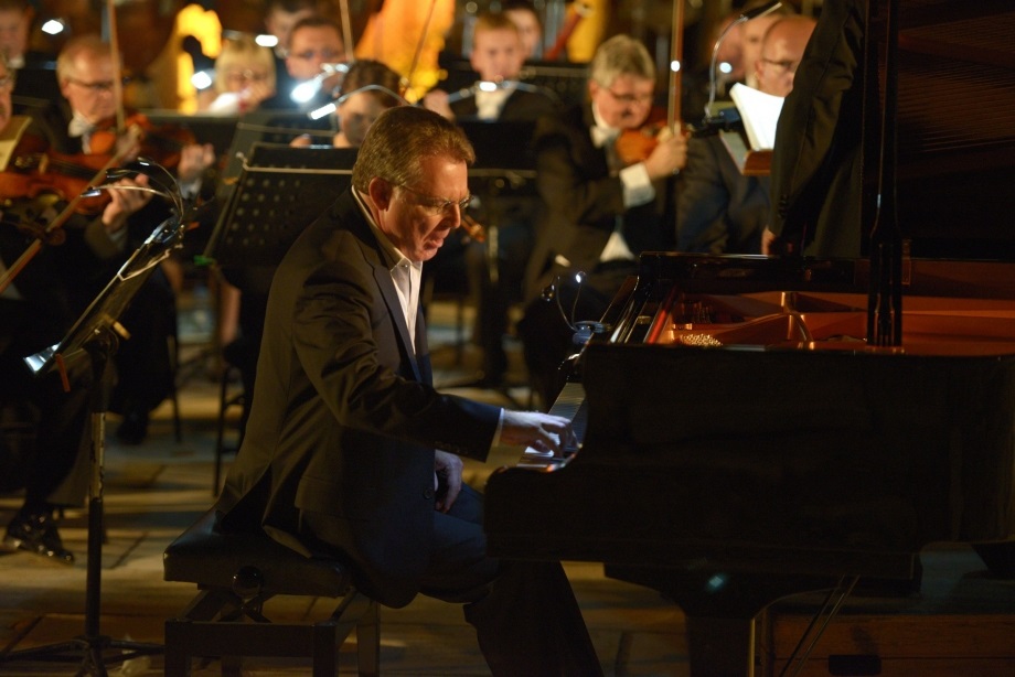 Во „Света Софија“ вечерва концерт на турскиот пијанист  Хусеин Сермет