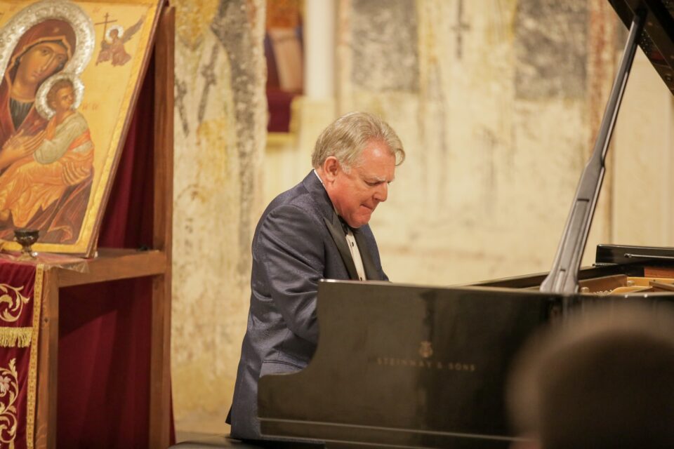 Бурни овации за брилјантниот  концерт на големиот турски пијанист Хусеин Сермет