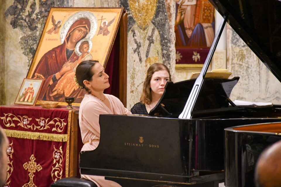 Прекрасна атмосфера на концертот на пијано-дуото АнАнтонио во црквата „Света Софија“