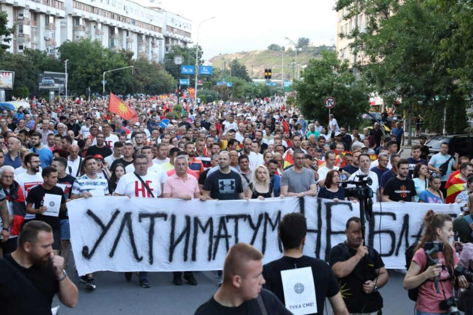 ВМРО-ДПМНЕ: Излегуваме и вечерва на протест, Ковачевски да го отфрли предлогот