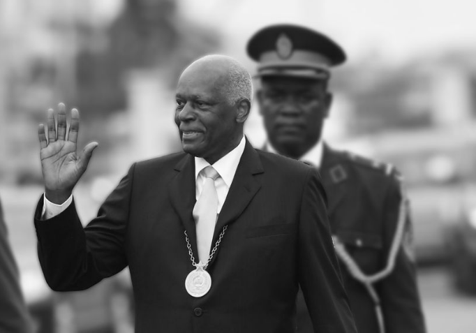 Почина поранешниот претседател на Ангола: На власт беше 40 години, прогласена петдневна жалост