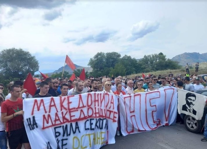 Блокади низ цела Македонија, в недела нов народен протест