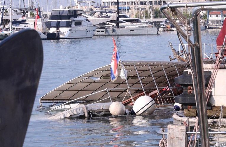 Туристите едвај спасиле жива глава: Потона брод во Сплит, капетанот бил пијан