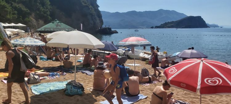 Србите им вратија на Црногорците за навредите: Не сме паштета туристи, вие сте многу скапи