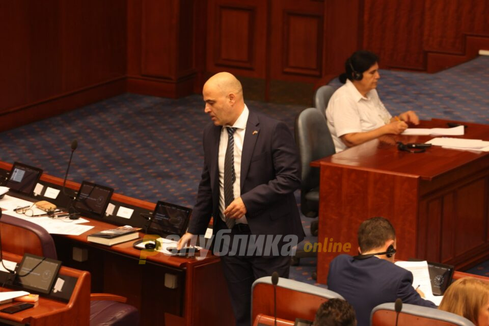 ВМРО-ДПМНЕ: Ковачевски да излезе и да го покаже документот колку пратеници од СДС не му се потпишале дека ќе гласаат уставни измени