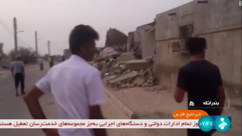 Најмалку петмина загинати во земјотресот со јачина од 6,1 степени во Иран