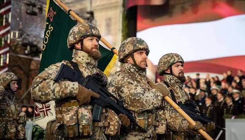 Летонија го враќа задолжителниот воен рок поради страв од Русија