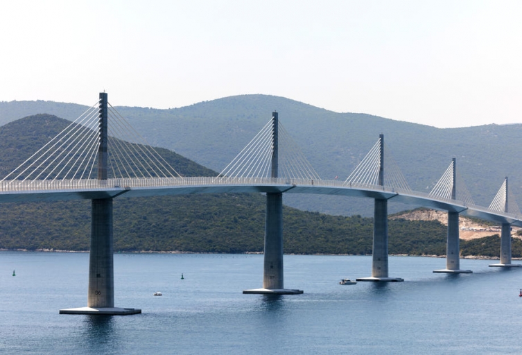 Хрватска го отвора грандиозниот проект Пељешки мост, проект од 420 милиони евра