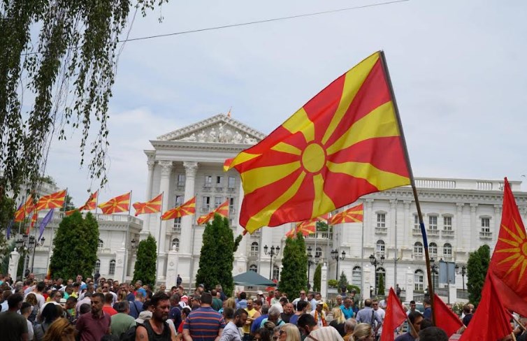 Во живо: И денеска гласно НЕ против францускиот предлог – протест во Скопје