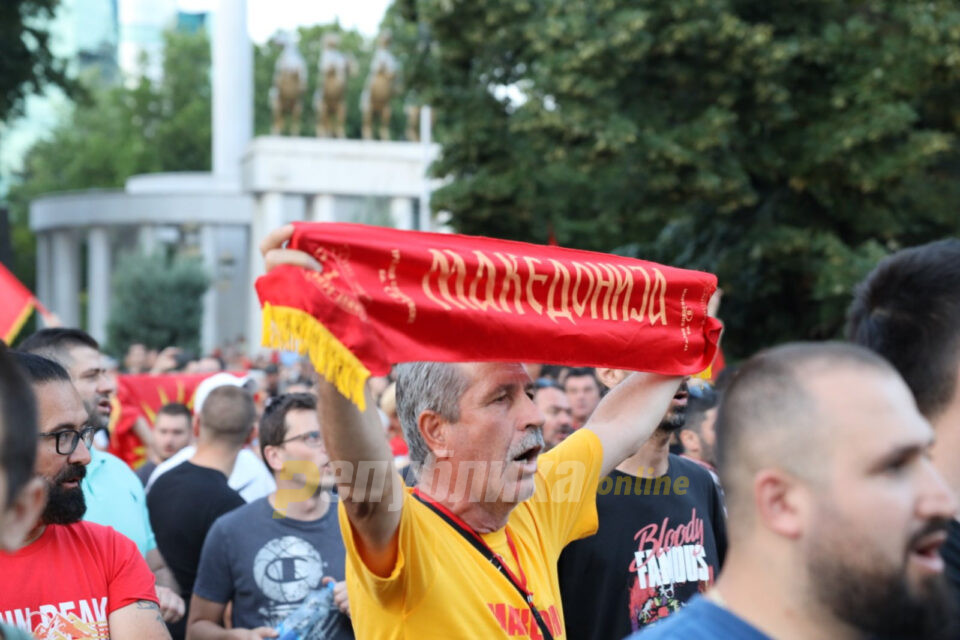 Утре Македонија ќе биде блокирана – граѓаните го искажуваат револтот поради францускиот предлог