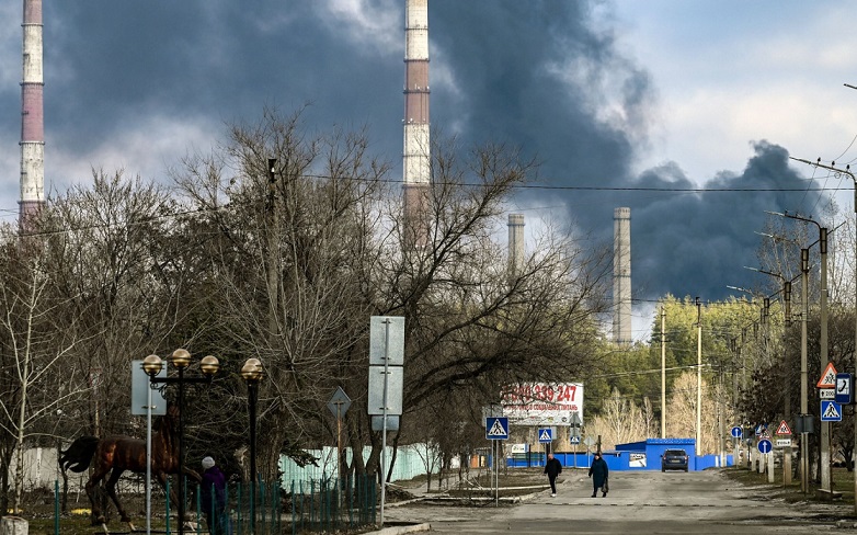 ЛНР: Украинската армија ја гаѓа територијата на нафтената рафинерија во Лисичанск за да не остави услови за живот во регионот