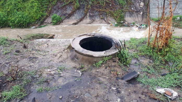 Украдени капаци на шахти, опожарени шахти и цевки – вандалски чин во општина Бутел