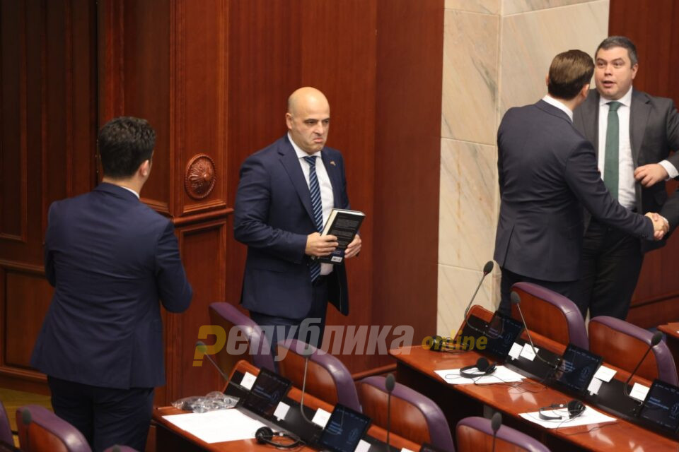 Ковачевски: Вработени во агенции во надлежност на Собранието земаат поголеми плати од министри