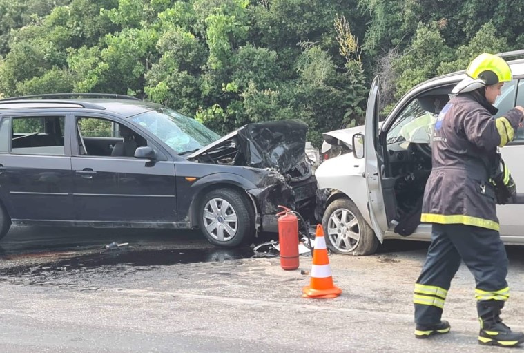 Тринаесет лица повредени во сообраќајка на патот Струмица – Валандово