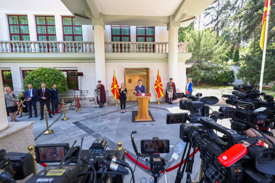 Анкета на ИПИС: ВМРО-ДПМНЕ води во претседателската трка со голема предност пред СДСМ