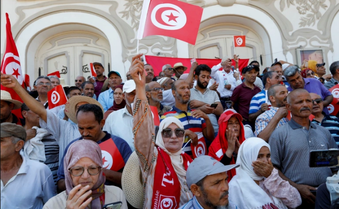 Тунижаните на референдум гласаат дали претседателот да добие повеќе овластувања
