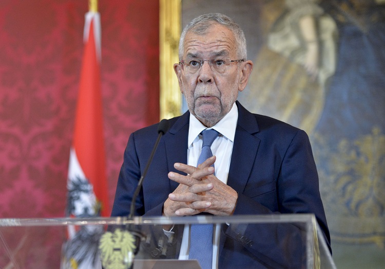 На австрискиот претседател Ван дер Белен екстремистите му се закануваат со бесилка