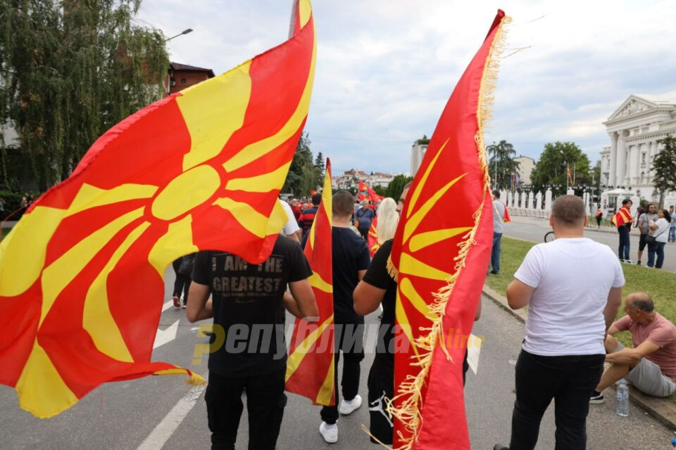 Николоски: Никогаш нема да прифатиме дека  македонскиот народ е ист како бугарскиот