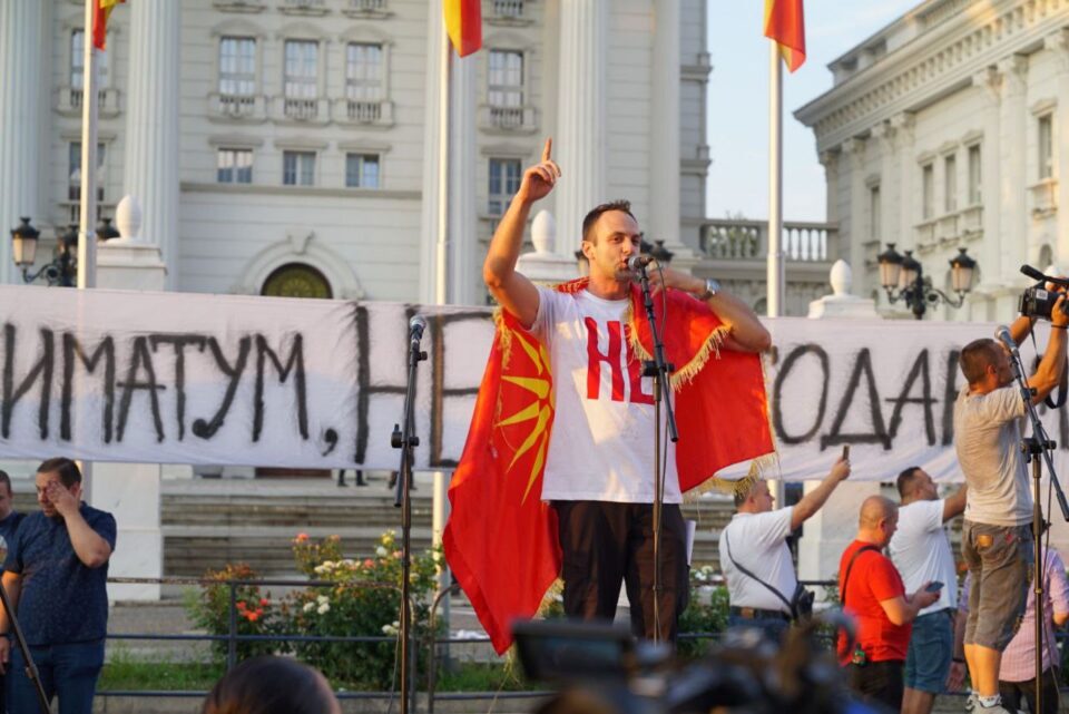 Мицкоски со повик: Народе, 19 часот пред Влада. За Македонија! Ултиматум. Не, благодарам!