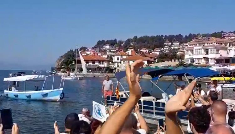 Подвиг за вечност: Марко Пејчиновски исплива 64 километри од Охрид кон Свети Наум преку Струга