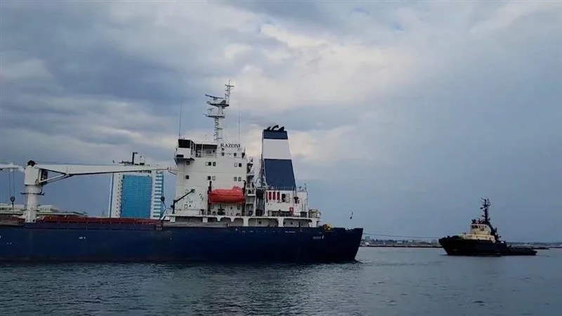 Првиот брод со украинско жито стигна до брегот на Турција