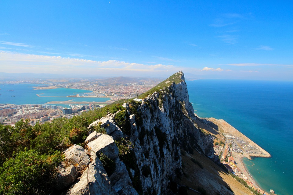 По 180 години Гибралтар официјално доби статус на град
