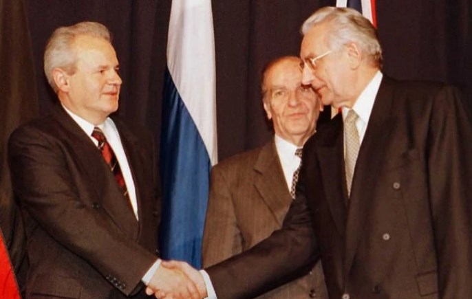 Секој ден се слушале на „црвен телефон“: Tуѓман и Милошевиќ не биле непријатели како што се мислеше