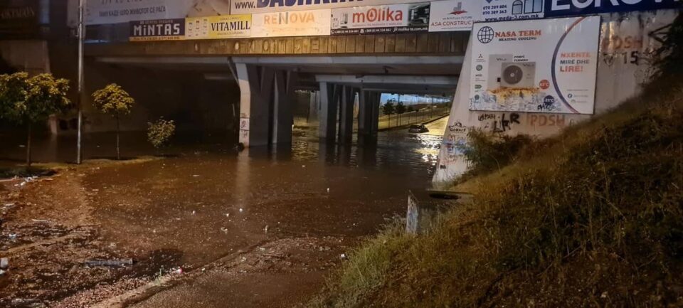 Се санираат штетите од поројниот дожд и поплавите во Долнени, Тетово и Виница