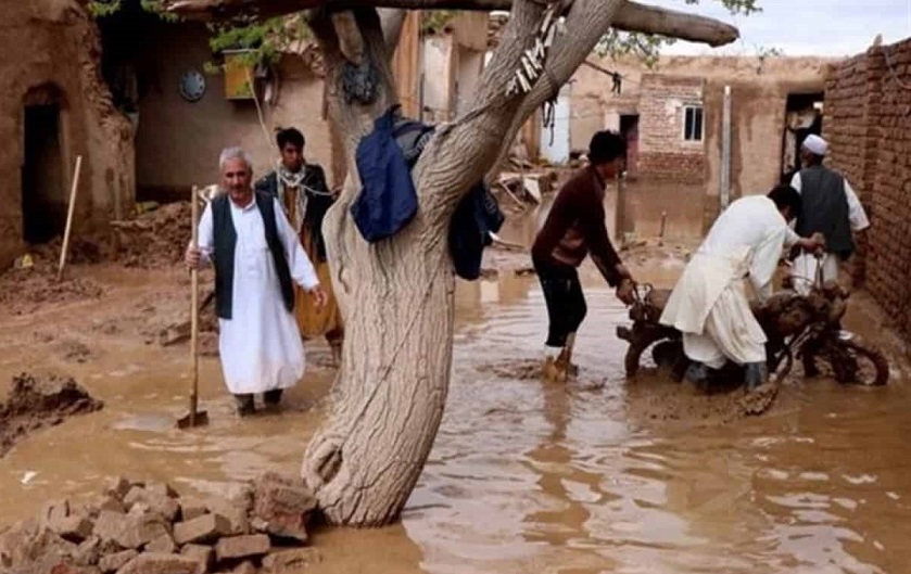 Најмалку 178 жртви и 250 повредени во големи поплави во Авганистан