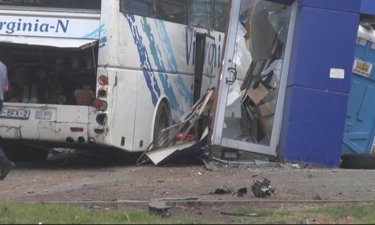 Двајца полицајци загинаа во Бугарија во обид да запрат автобус со мигранти