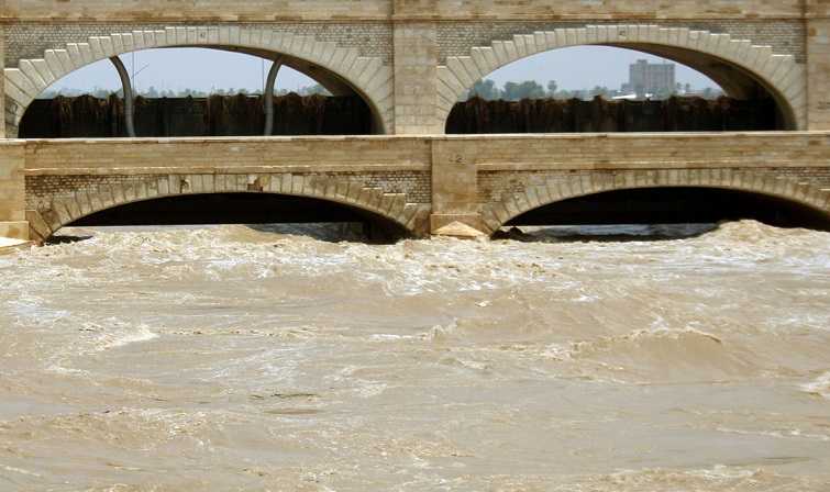 Од брана стара 90 години зависи судбината на стотици илјади Пакистанци погодени од поплави