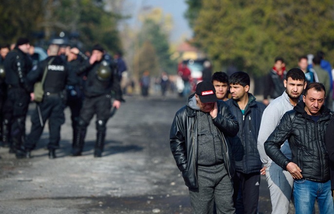 Во Бугарија приведен полициски службеник кој превезувал мигранти