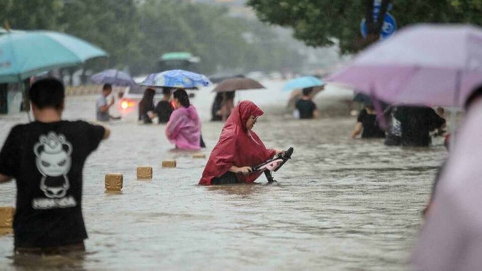 Седум лица загинаа во поплава во Кина