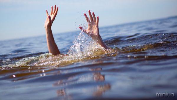 Шестгодишно албанско девојче се удави во Грција, татко ѝ не нурнал да ја спаси зошто „имал астма“