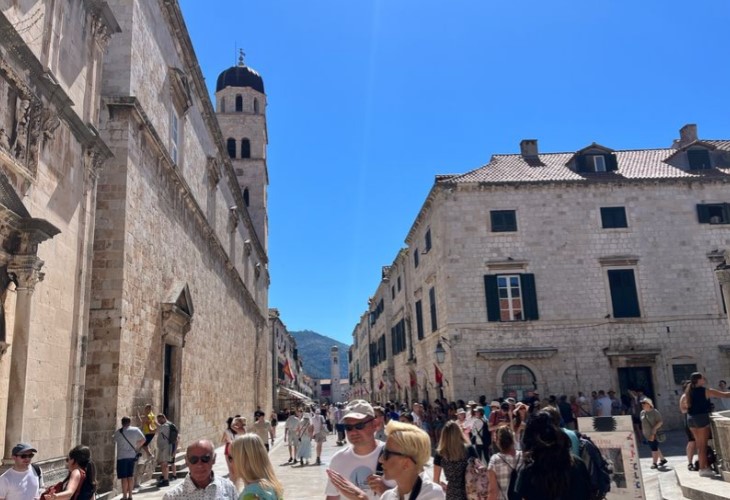 Сакате да летувате во Дубровник: Tопка сладолед пет евра, паркинг еден час шест евра, а соба 80 евра од ноќ