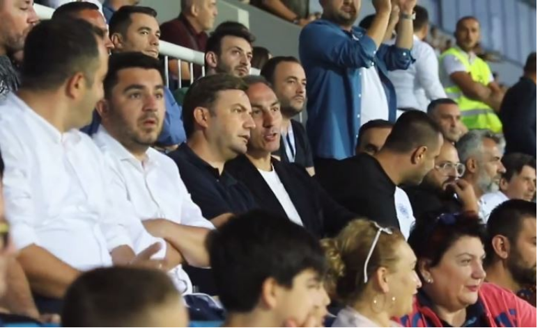 Пола македонска Влада отиде да гледа фудбал во Приштина