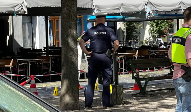 Жена со меч повредила повеќе лица во град во Баварија